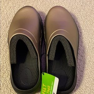 Unworn Gold Oofos Clogs